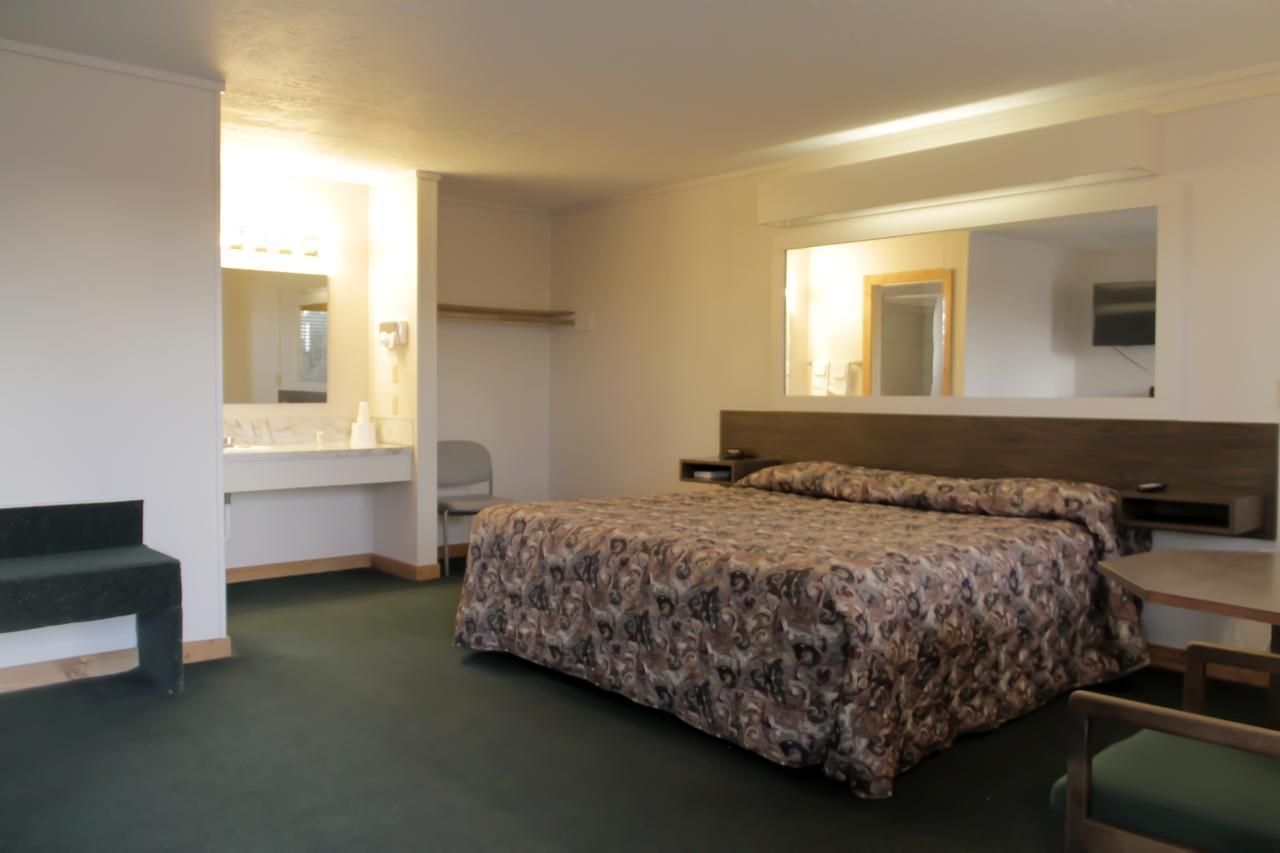 The Village Inn Motel & Restaurant Challis エクステリア 写真