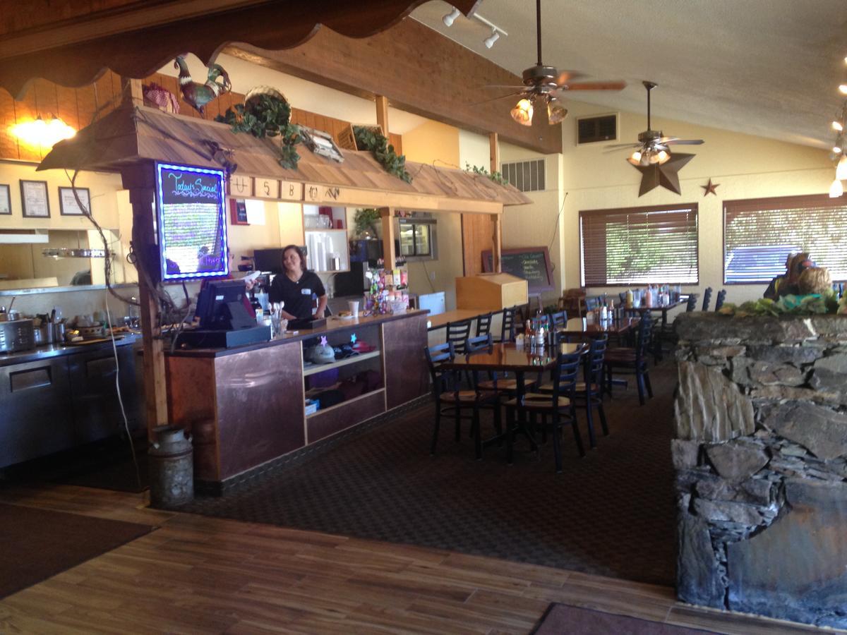 The Village Inn Motel & Restaurant Challis エクステリア 写真