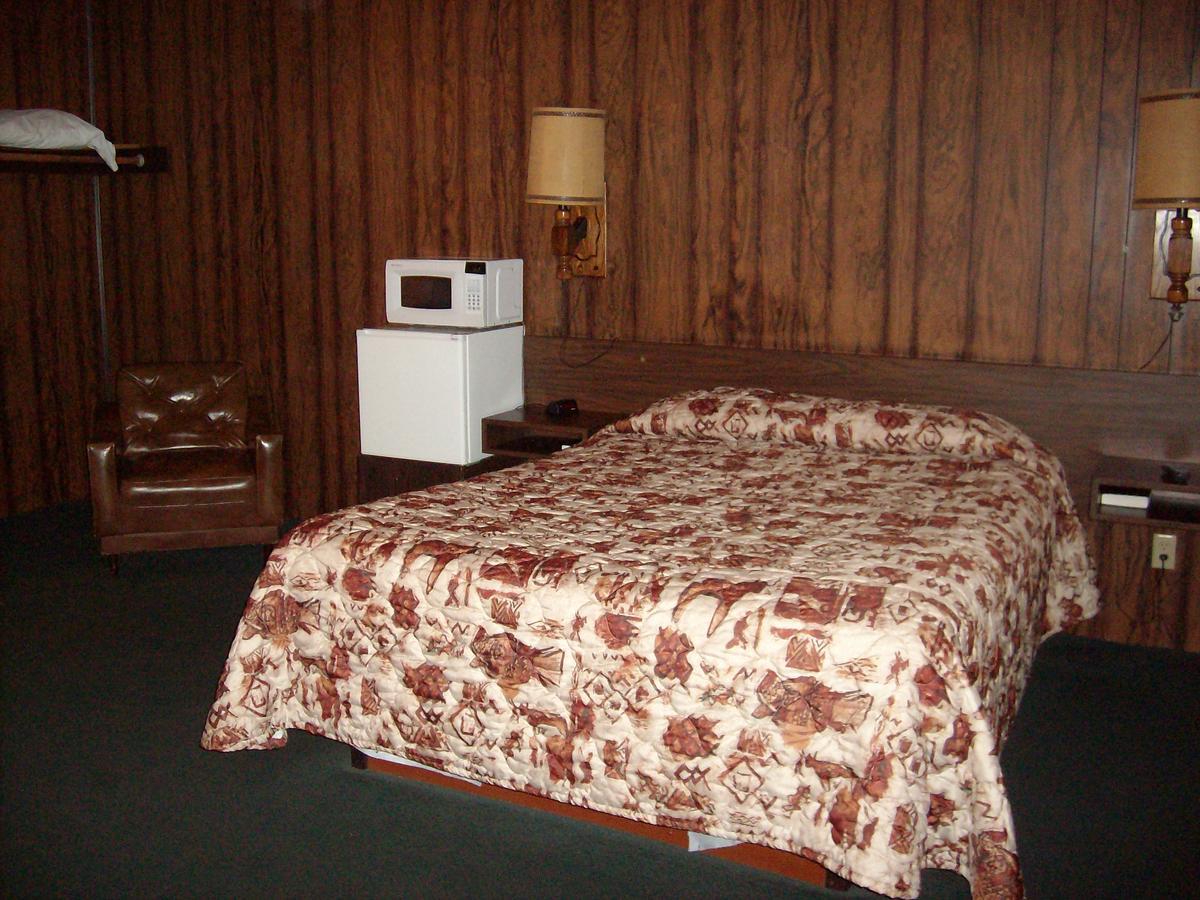 The Village Inn Motel & Restaurant Challis エクステリア 写真